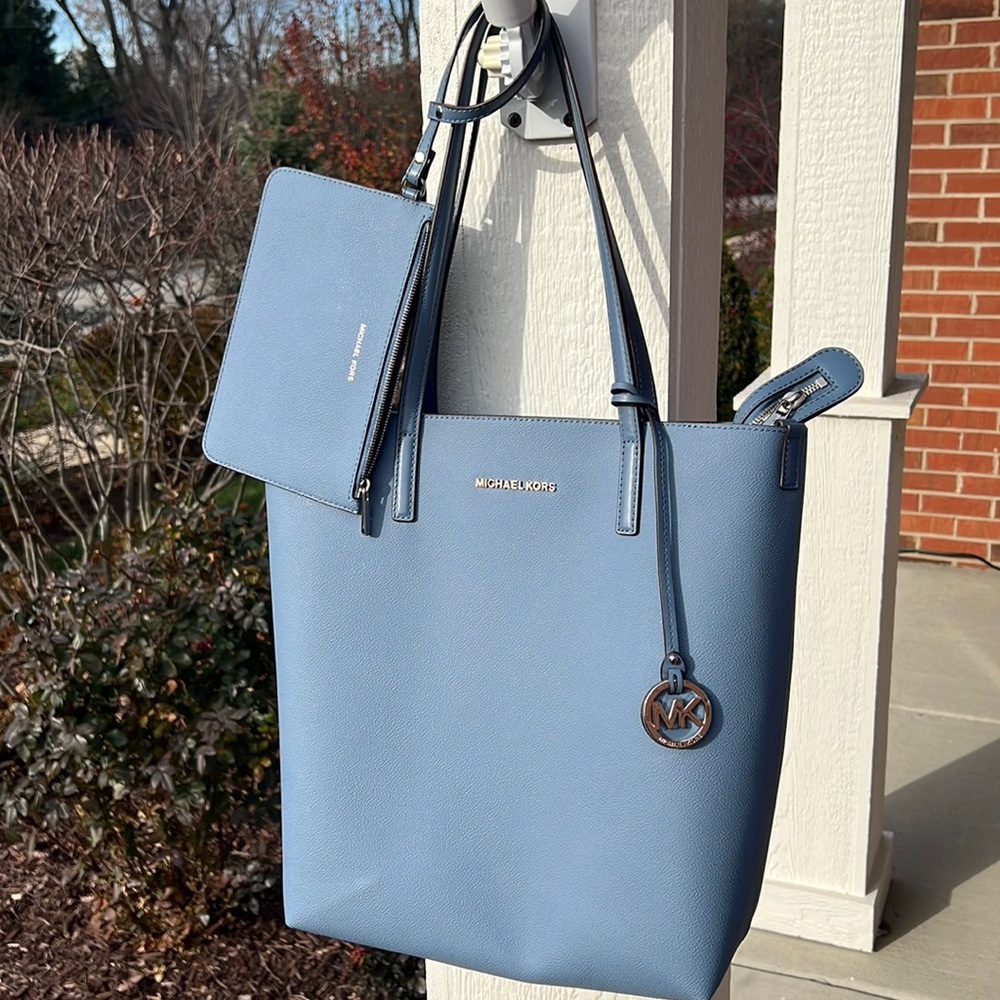 Michael Kors Hayley Tote**with matching Wristlet!!